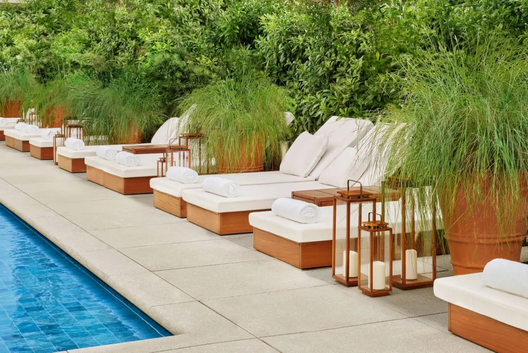 Odysseys Travel - Singapore Edition - Pool Beds