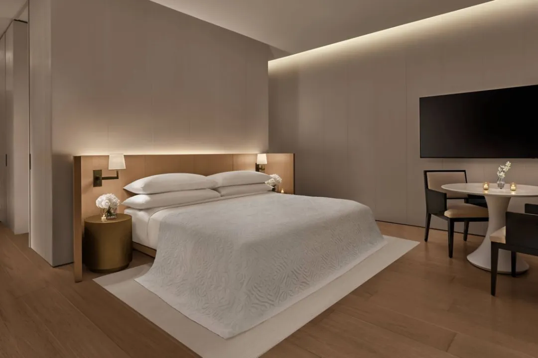 Odysseys Travel - Singapore Edition - Standard Room - King Bed