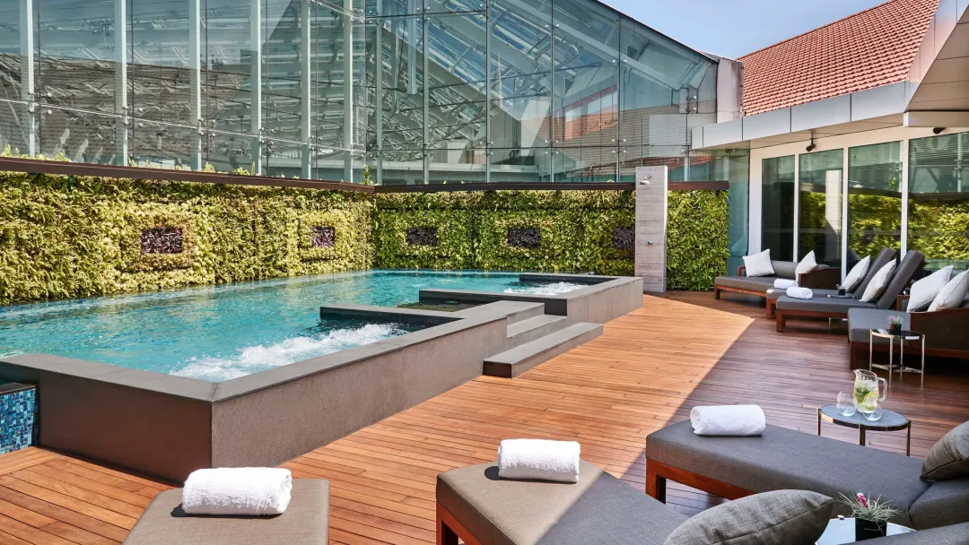 Odysseys-Travel-The-Capitol-Kempinski-Hotel-Singapore-Salt-Water-Pool