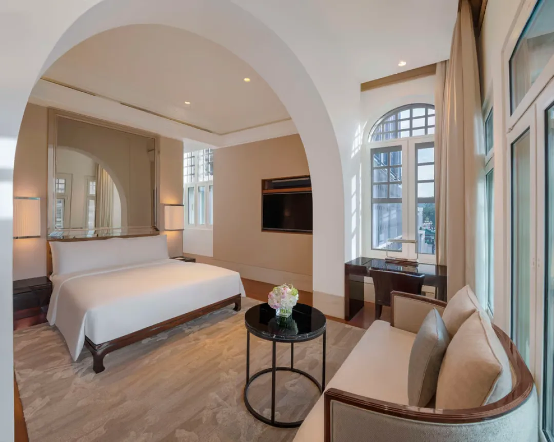 Odysseys Travel - The Capitol Kempinski Hotel Singapore -  Deluxe Room - King Bed
