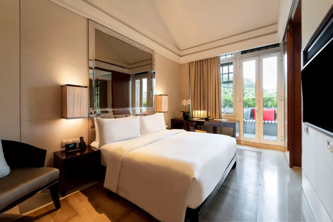 Odysseys Travel - The Capitol Kempinski Hotel Singapore - Terrace Room - King Bed
