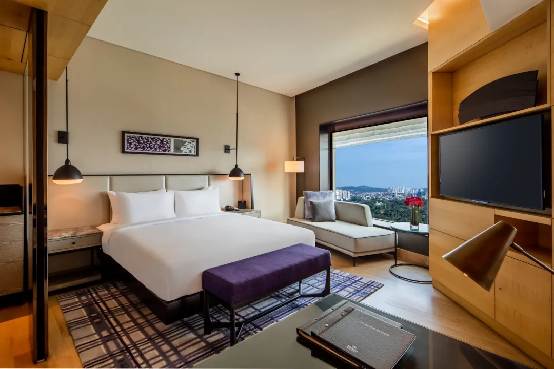 Odysseys Travel - Hilton Kuala Lumpur - Deluxe Plus Room - Bedroom