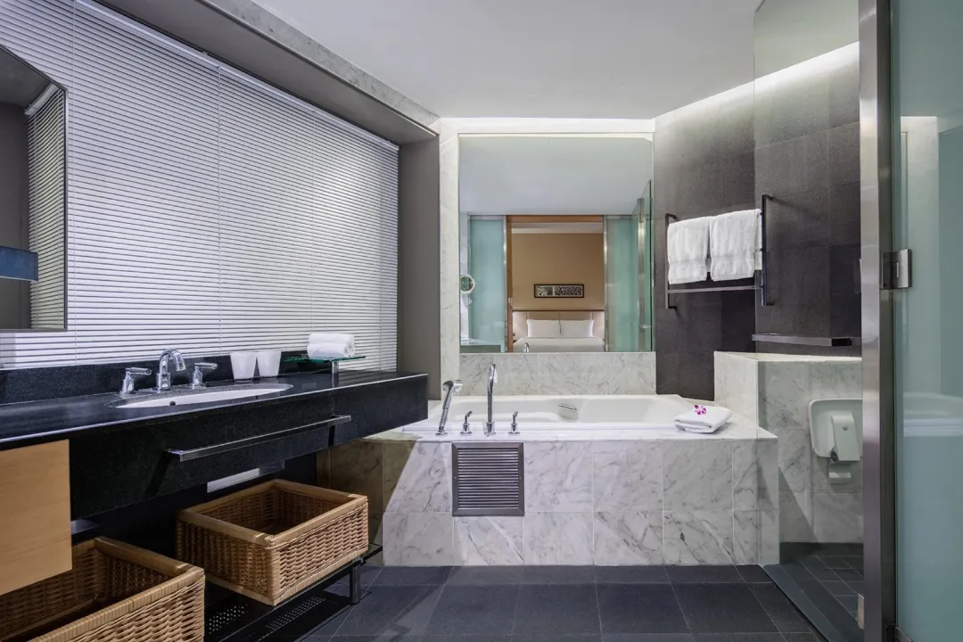 Odysseys Travel - Hilton Kuala Lumpur - Deluxe Plus Room - Bathroom