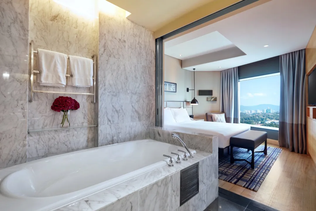 Odysseys Travel - Hilton Kuala Lumpur - Deluxe Lake View Room - Bathroom