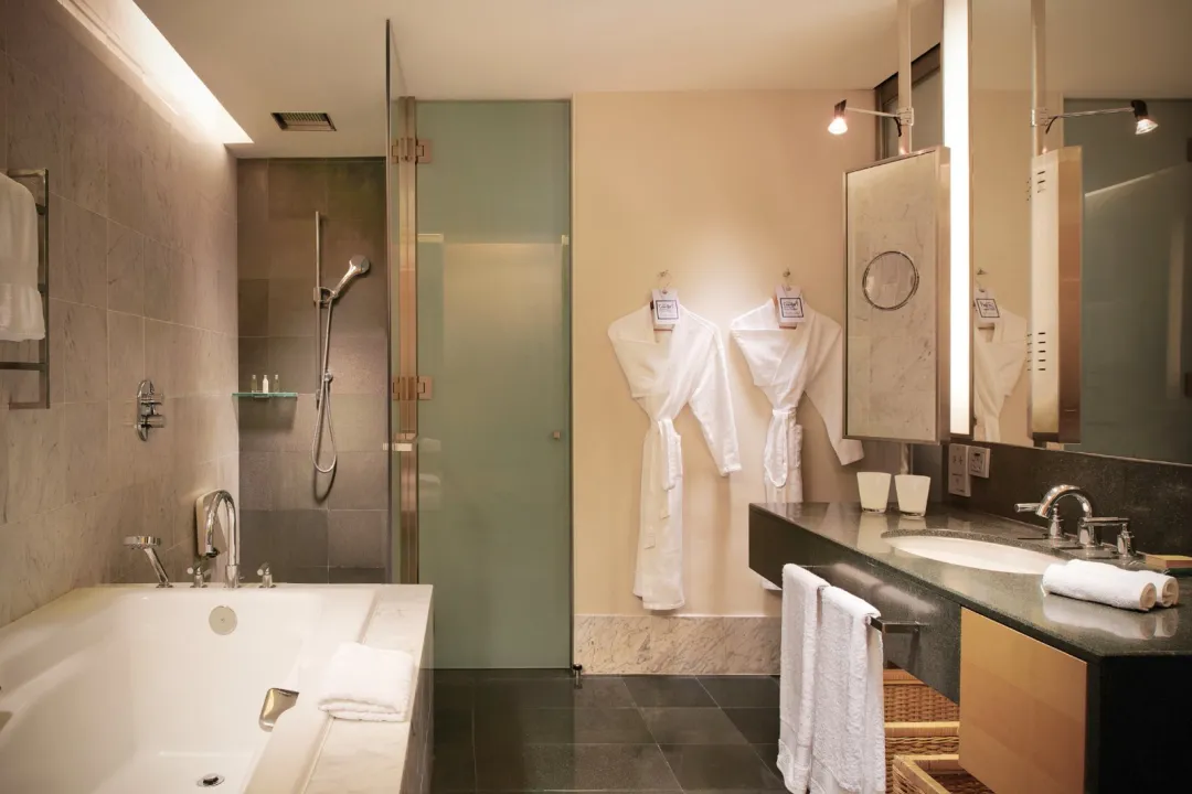 Odysseys Travel - Hilton Kuala Lumpur - Junior Suite - Bathroom