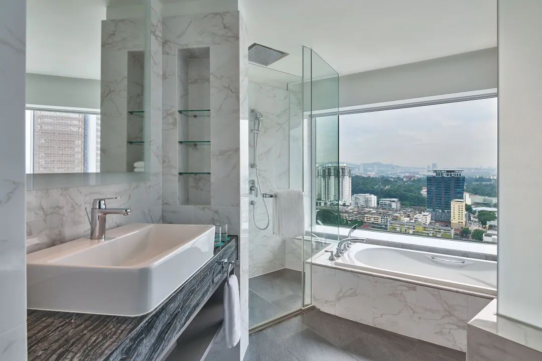 Le-Meridien-Kuala-Lumpur-Corner-Guest-Room-Bathroom