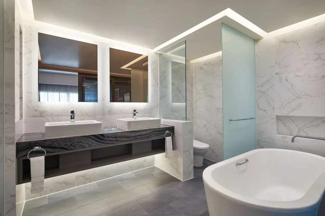 Le-Meridien-Kuala-Lumpur-Corner-Terrace-Guest-Room-Bathroom