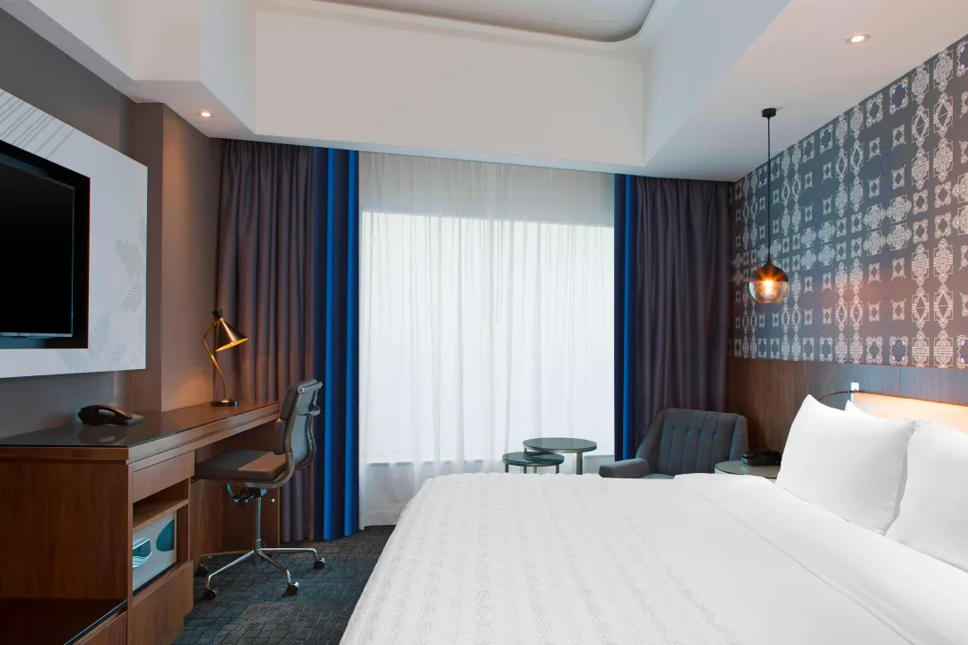 Le-Meridien-Kuala-Lumpur-Corner-Guest-Room-King-Bed