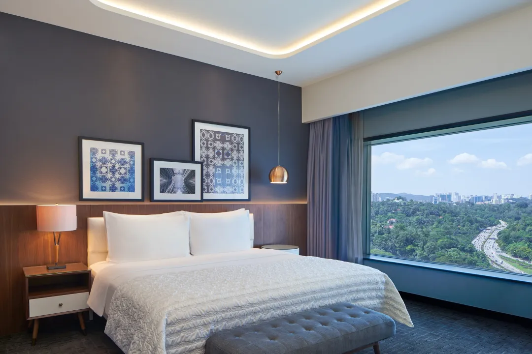 Le-Meridien-Kuala-Lumpur-One-Bedroom-Suite-King-Bed