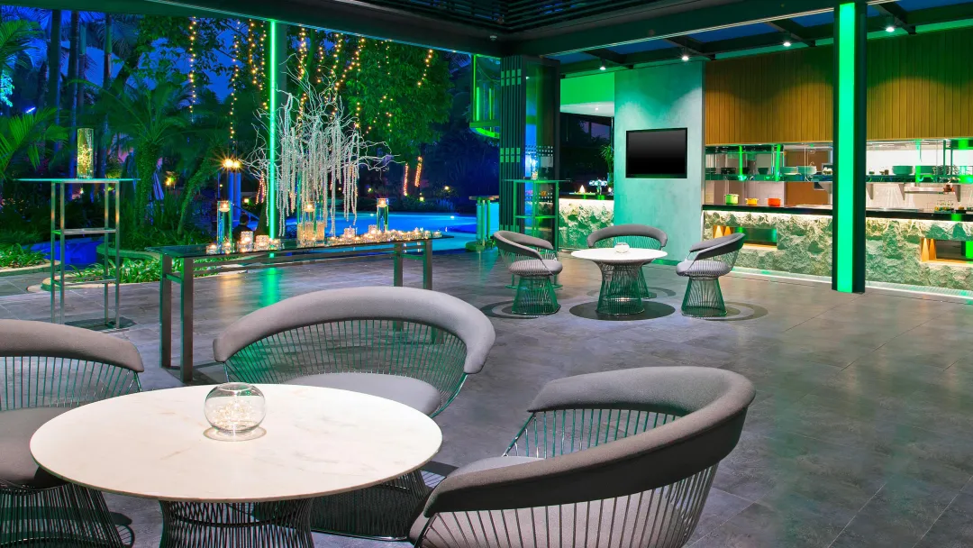 Odysseys-Travel-Le-Meridien-Kuala-Lumpur-Pool-Bar-and-Grill