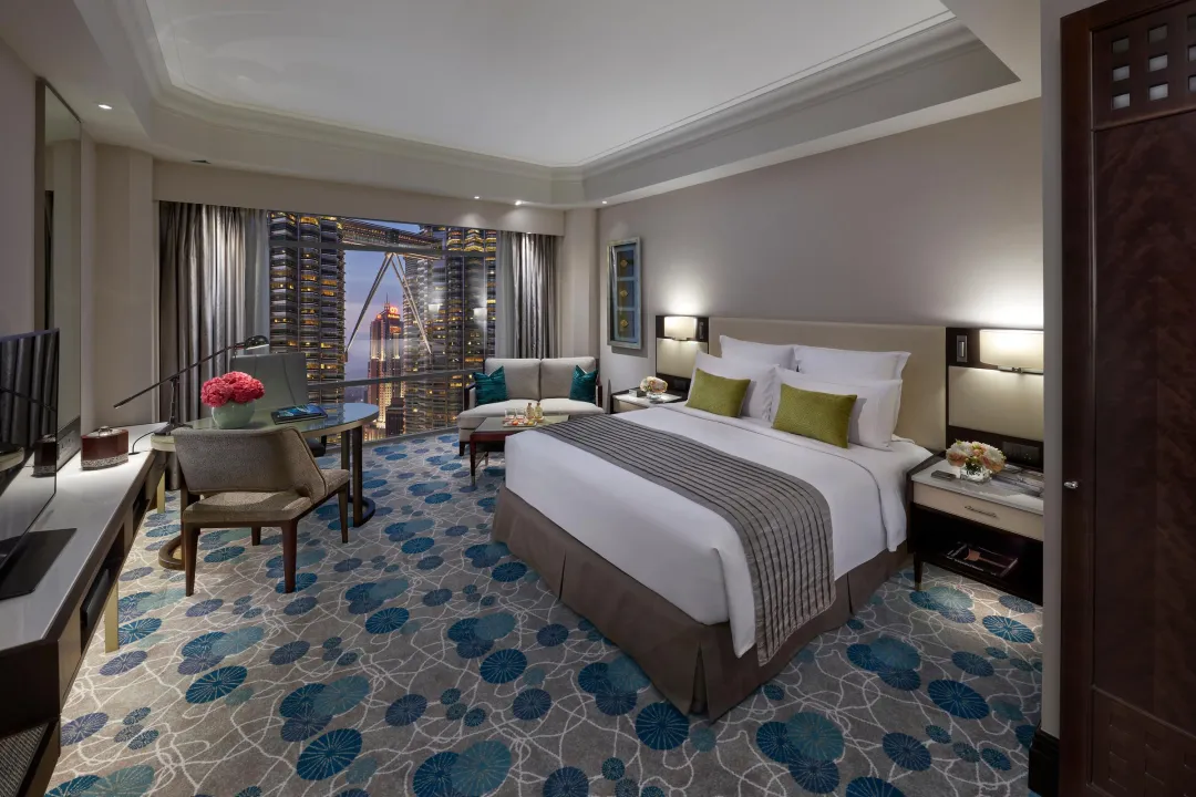 Odysseys Travel - Mandarin Oriental Kuala Lumpur - Deluxe Twin Towers View Room - King Bed