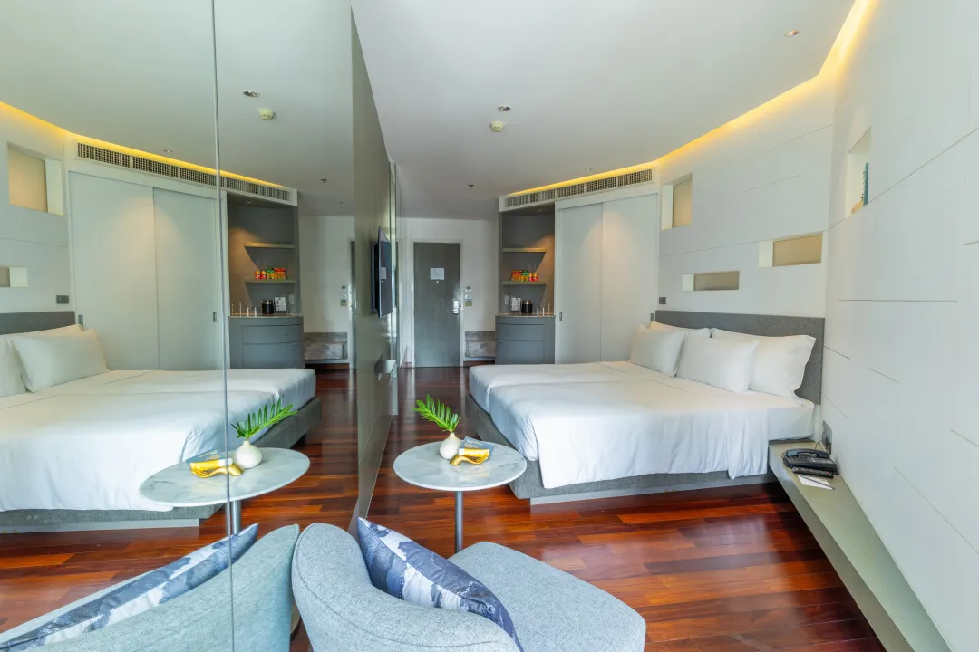 Odysseys-Travel-LiT-Bangkok-Different-Degree-Room-King-Bed
