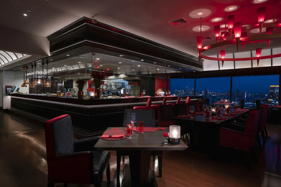 Odysseys-Travel-The-Landmark-Bangkok-Red-Bar