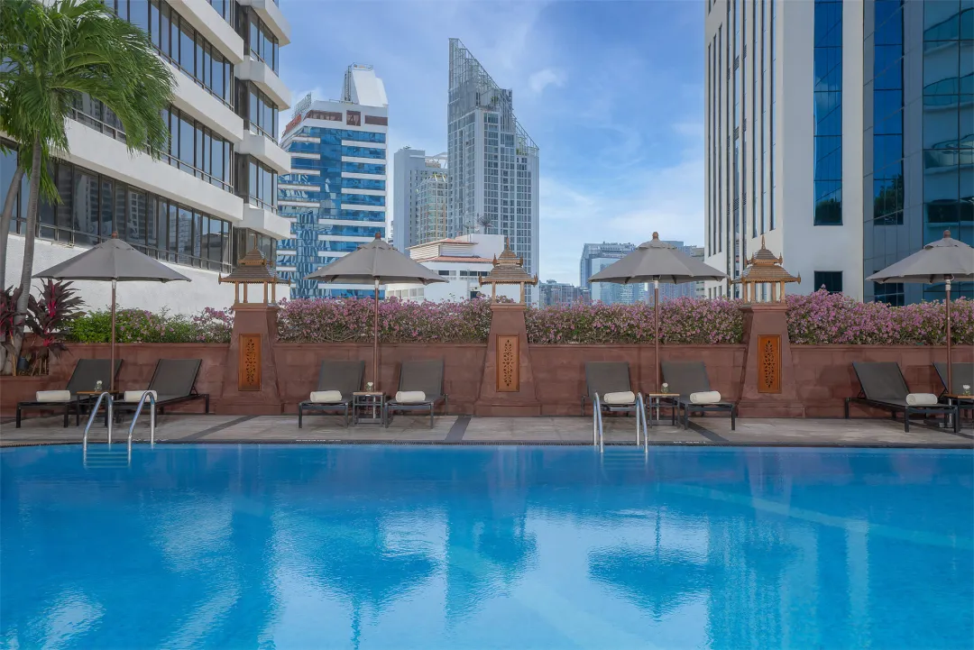 Odysseys-Travel-The-Landmark-Bangkok-Pool-Chairs