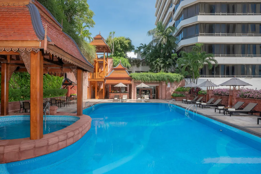 Odysseys-Travel-The-Landmark-Bangkok-Outdoor-Pool