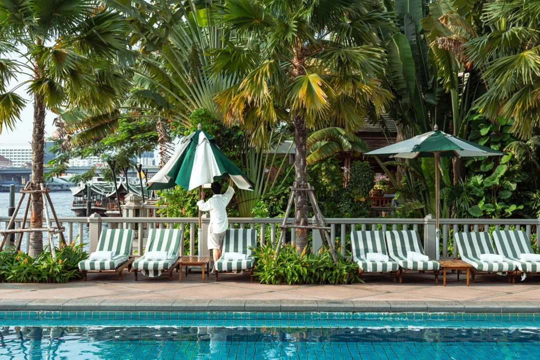 Odysseys Travel - The Peninsula Bangkok - The Pool Bar