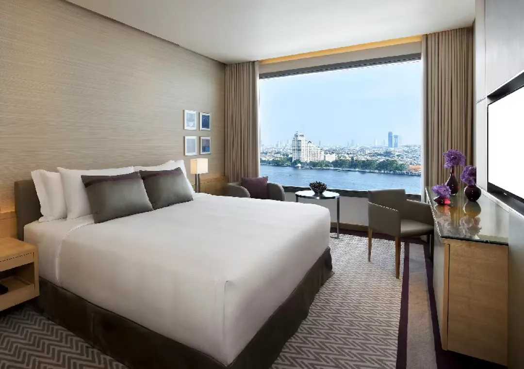 Odysseys-Travel-Avani-Riverside-Bangkok-Skyline-River-View-Room-King-Bed