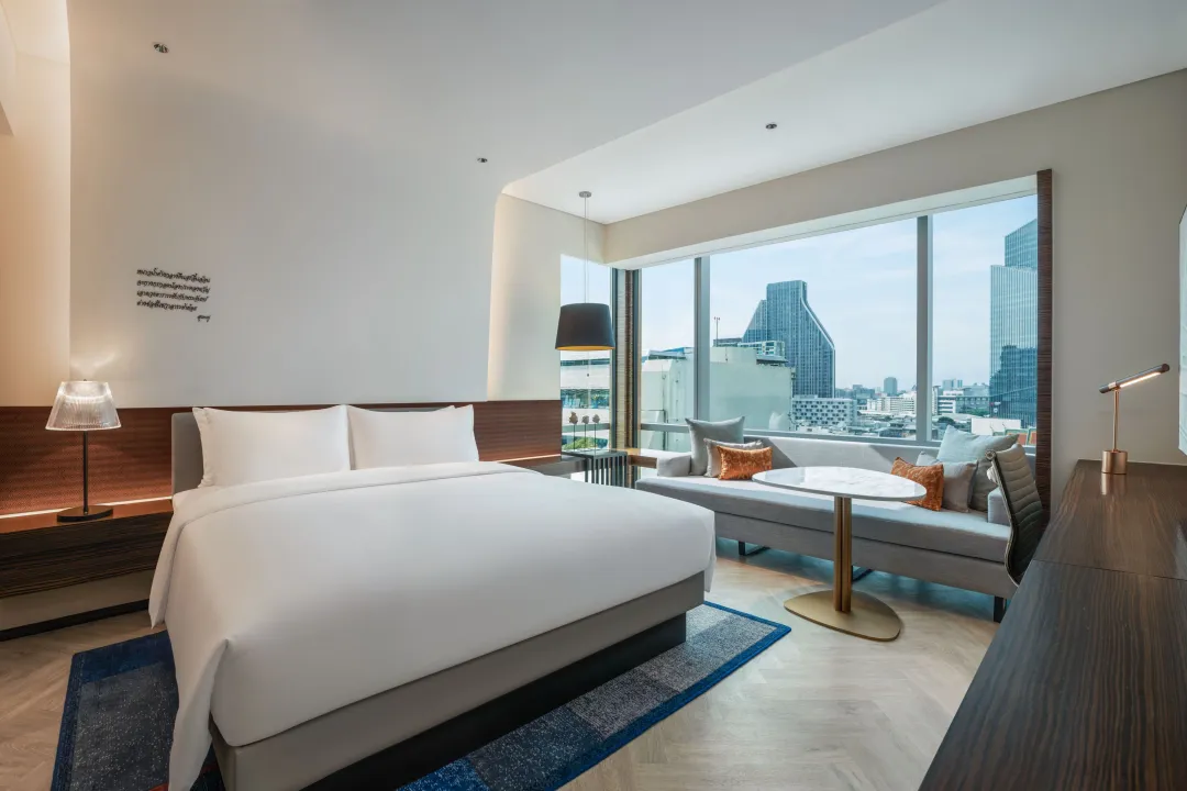 Odysseys Travel - Le Méridien Bangkok - Rooms - Deluxe Corner Room - King Bed