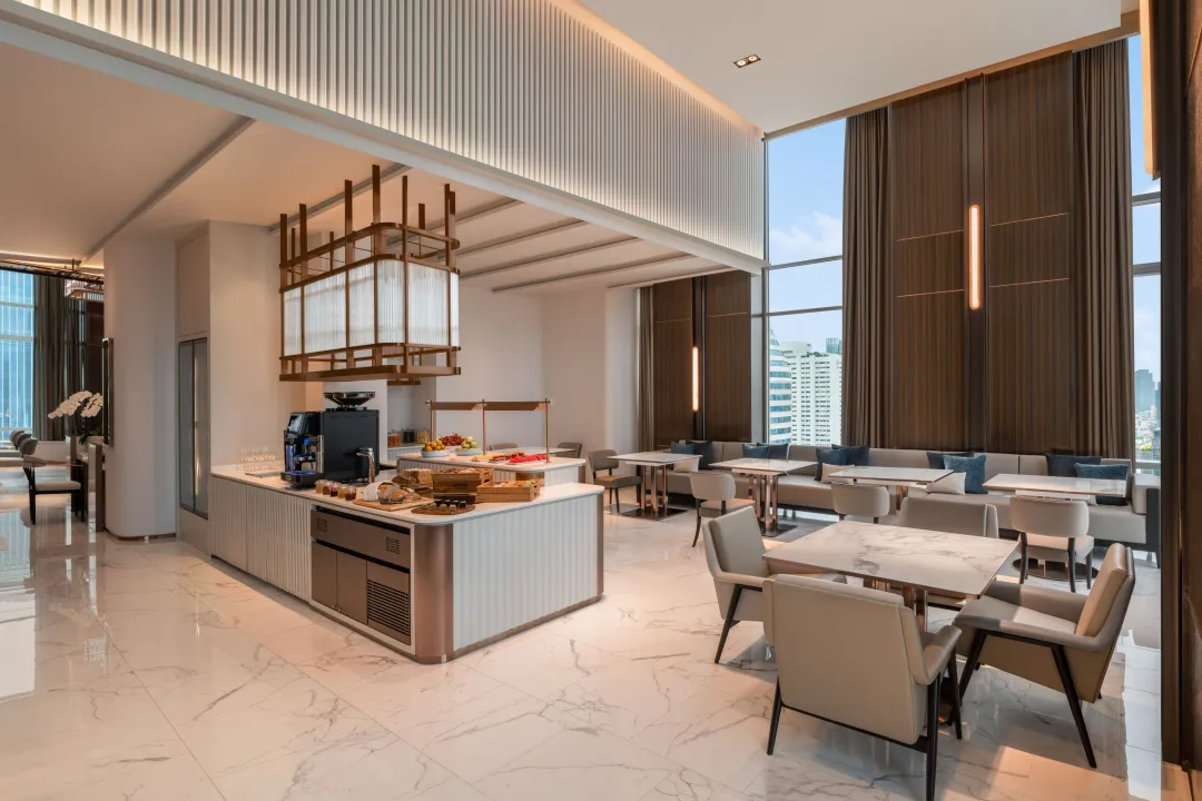 Odysseys Travel - Le Méridien Bangkok - Rooms - Executive Room - Lounge