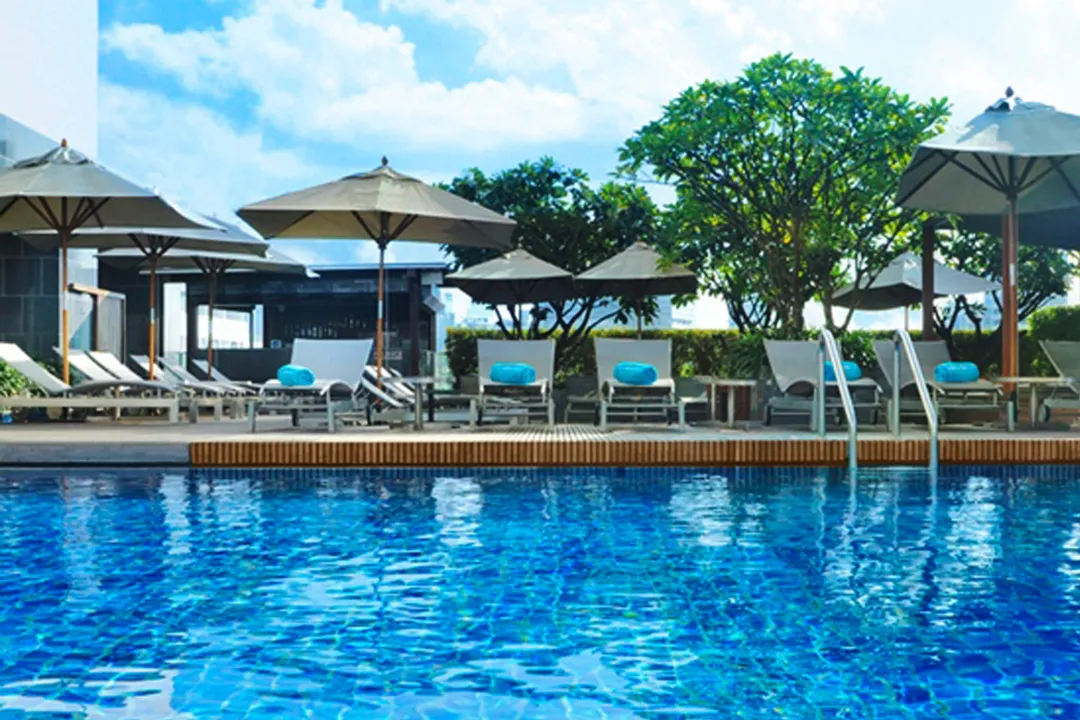 Odysseys Travel - Le Méridien Bangkok - Outdoor Pool