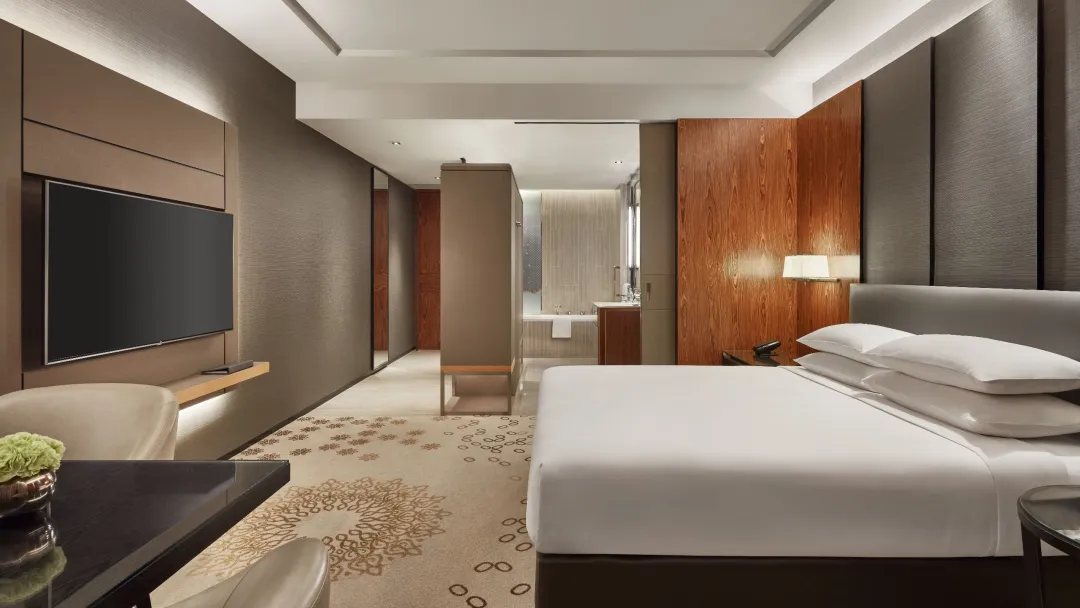 Odysseys Travel - Hyatt Regency Bangkok Sukhumvit - Guest Room - Bedroom (King)
