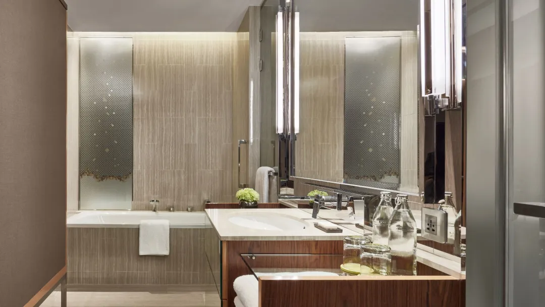 Odysseys Travel - Hyatt Regency Bangkok Sukhumvit - Guest Room - Bathroom