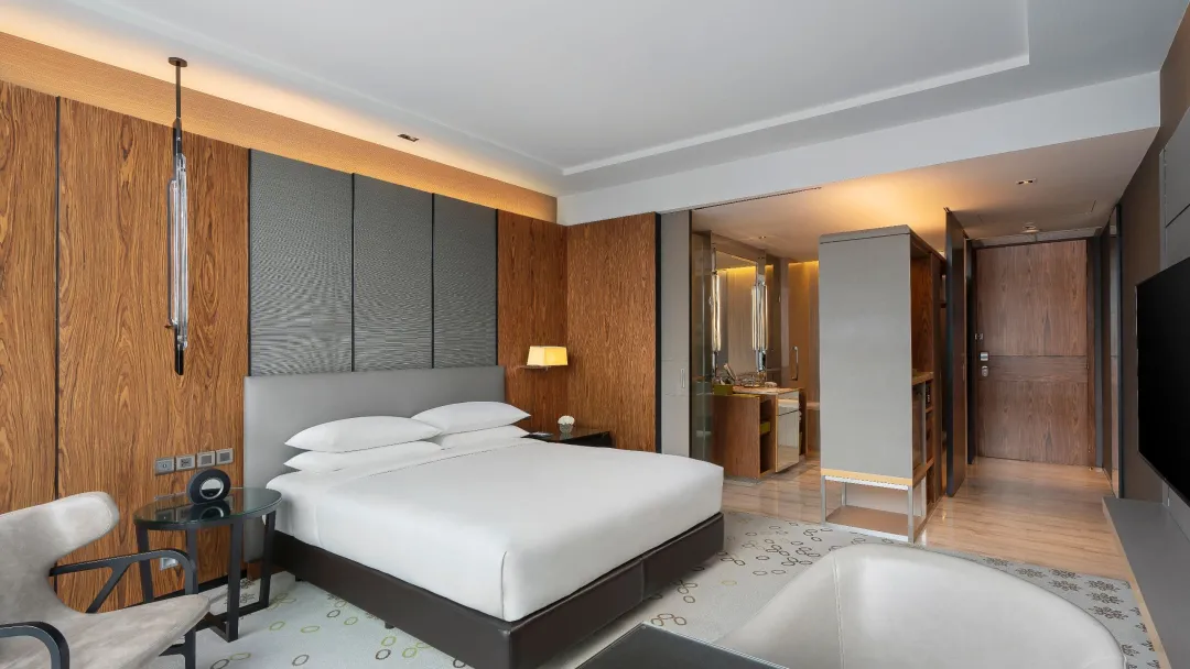 Odysseys Travel - Hyatt Regency Bangkok Sukhumvit - Club Room - Bedroom (King)