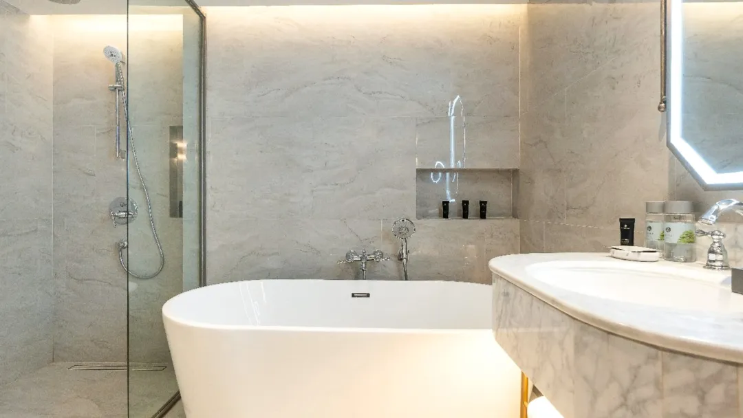 Odysseys Travel - The Salil Hotel Riverside Bangkok - Grand Deluxe Balcony - Bathroom