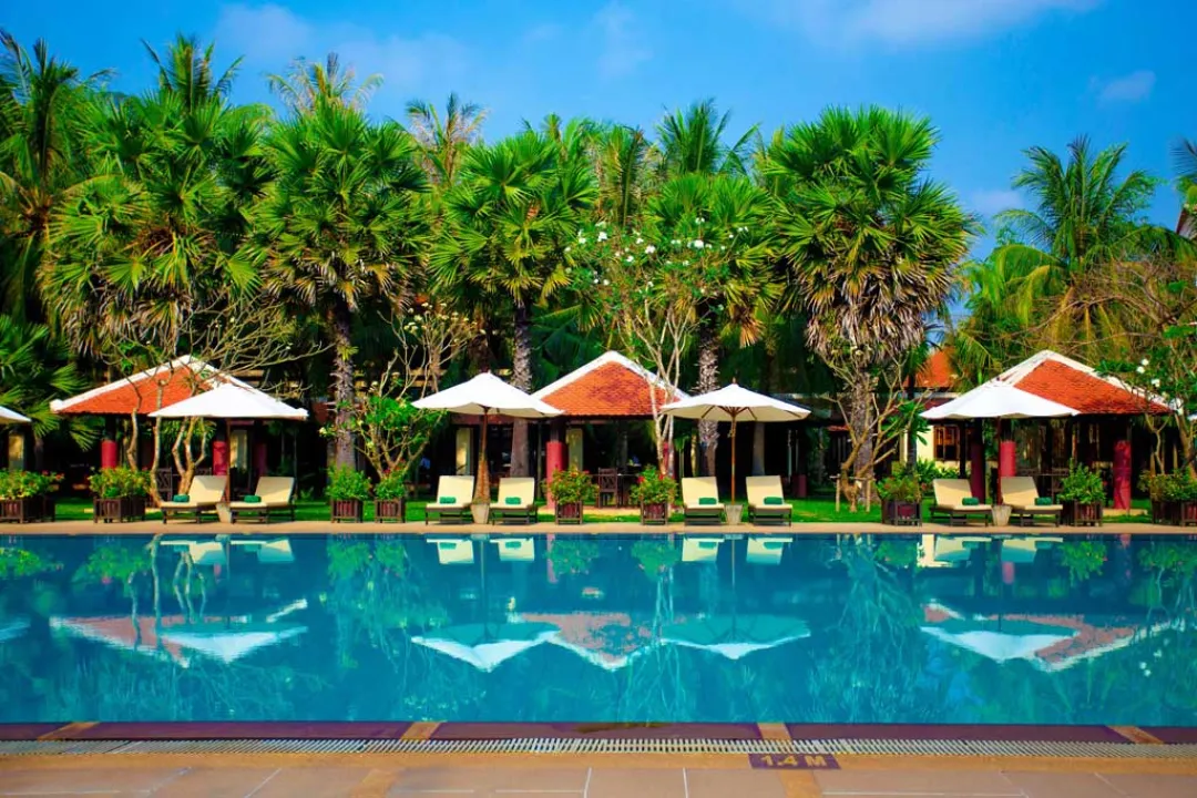 Royal Angkor Resort & Spa - Pool Lounge