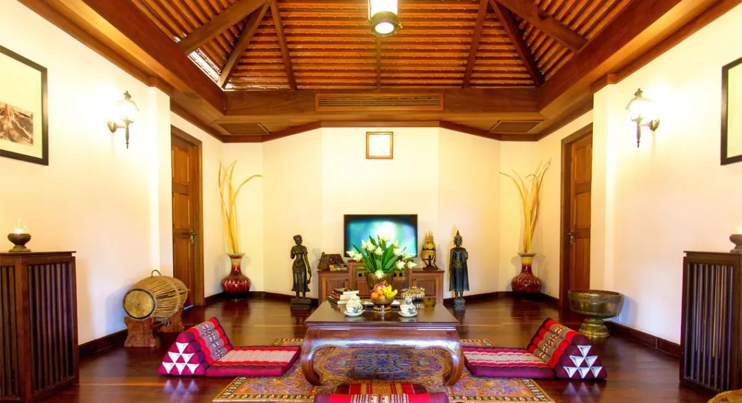 Executive Bungalow - Living Room