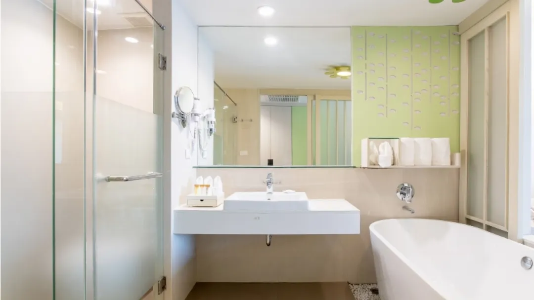 Family Room Lagoon Wing - Bathroom