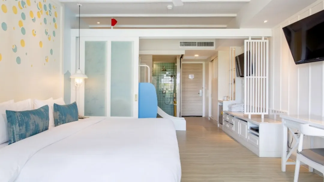 Family Slide Room - King Bed