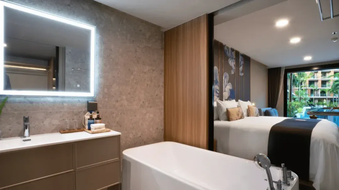 Flora Pool Access Room - Bathroom