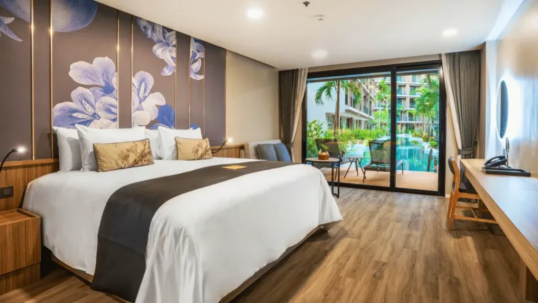 Flora Pool Access Room - Bedroom