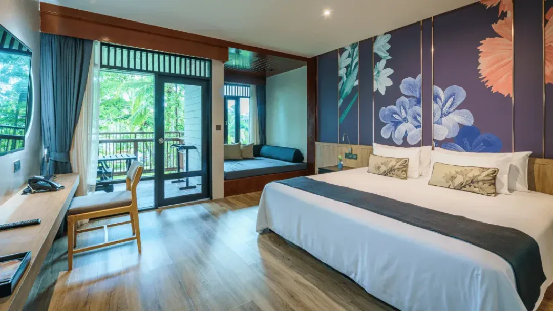 Deluxe Seaside Room - King Bed