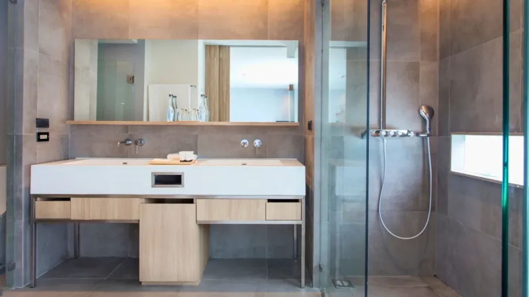Deluxe Room - Bathroom