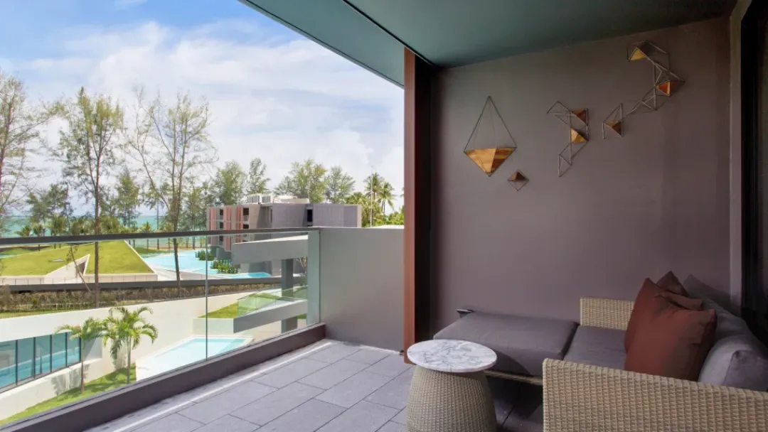 Deluxe Poolside - Terrace Lounge with Pool View
