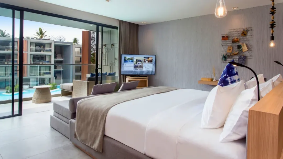 Deluxe Oceanside - Bedroom View