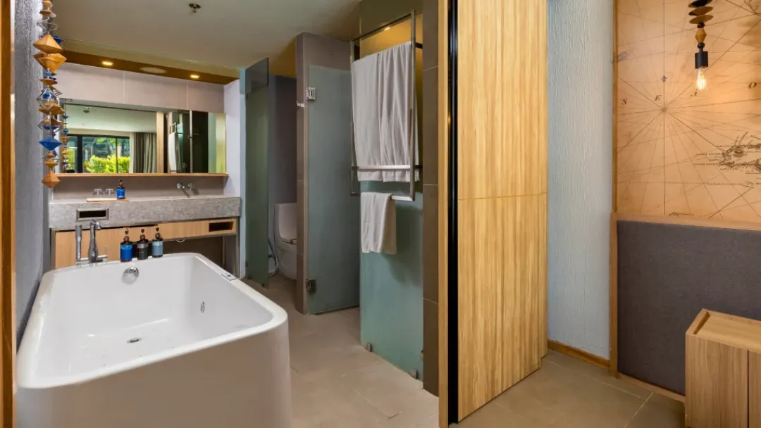 Pool Access Room - Bathroom