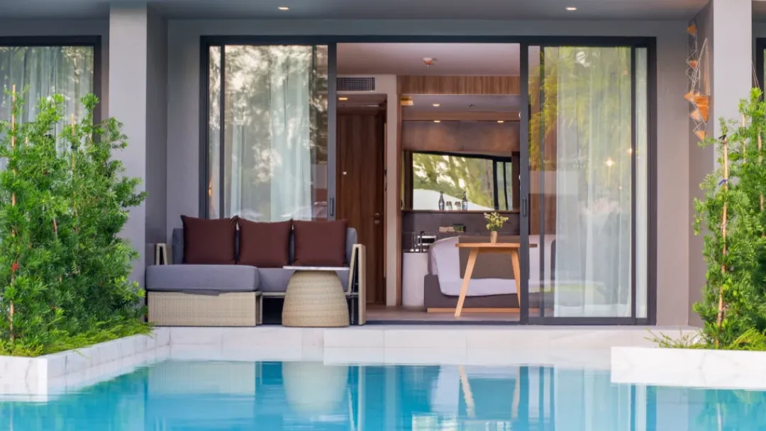 Pool Access Room - Pool
