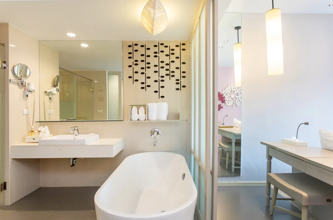 Pool Access Family Room - Bathroom