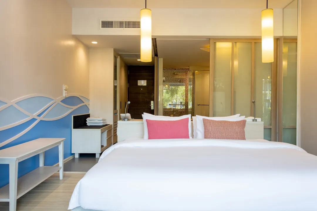 Pool Access Family Room - Bedroom