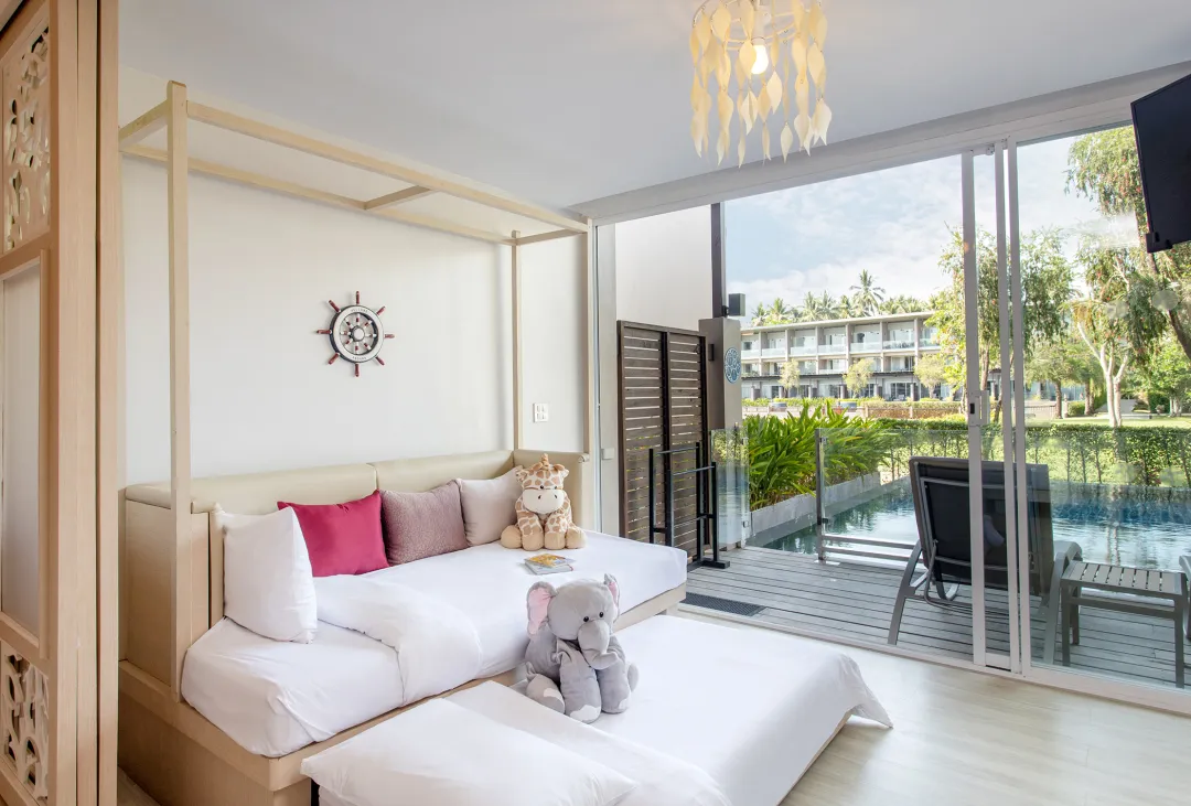 Pool Access Family Room - Seating Aeria