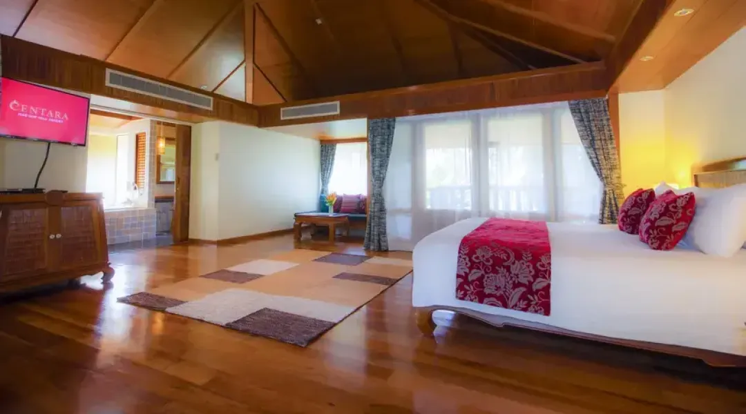 Junior Suite Garden View - King Bed View