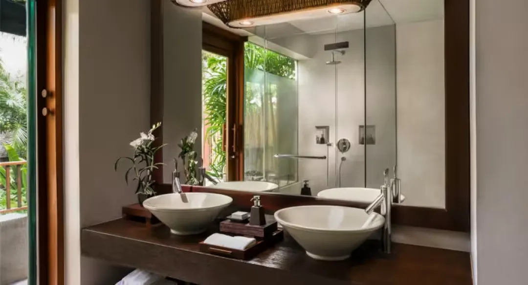 Pool Suite - Bathroom