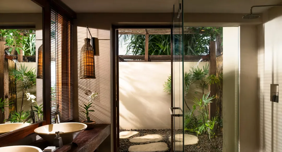 Ocean Garden Pool Suite - Bathroom