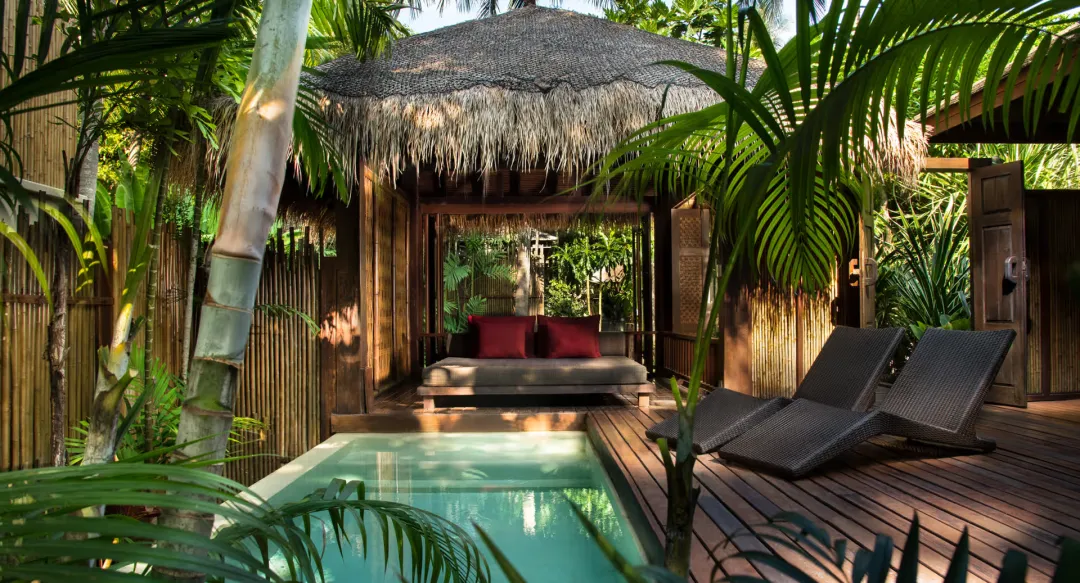 Lagoon Pool Villa - Pool Lounge