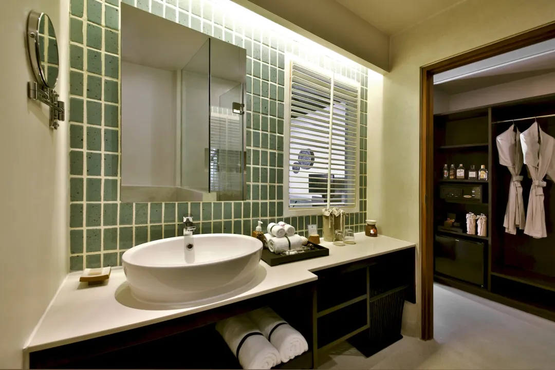 Deluxe Room - Bathroom