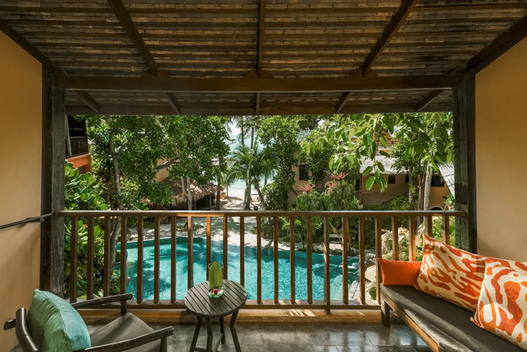 Deluxe Pool View - Balcony Lounge