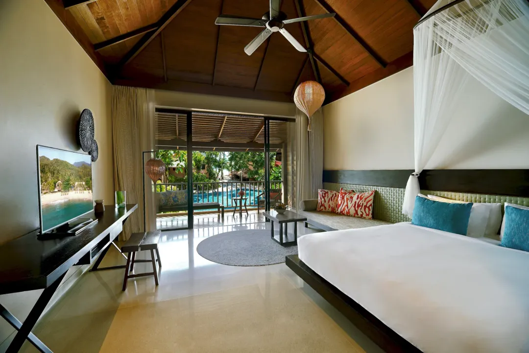 Deluxe Pool View - Bedroom